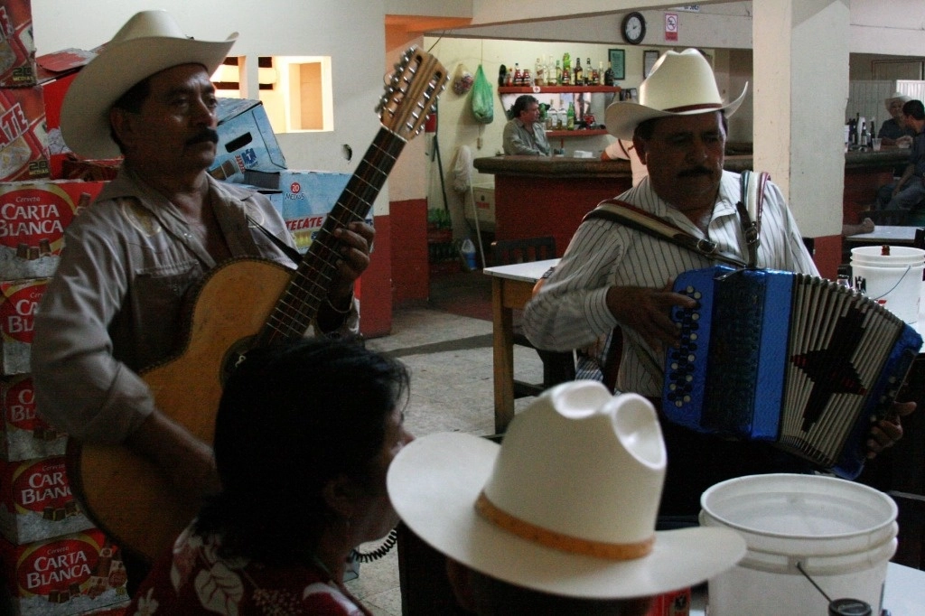 prohibe-narcocorridos